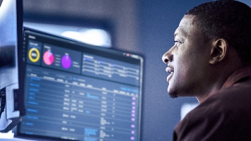 Engineer monitoring observability data using Splunk and ThousandEyes